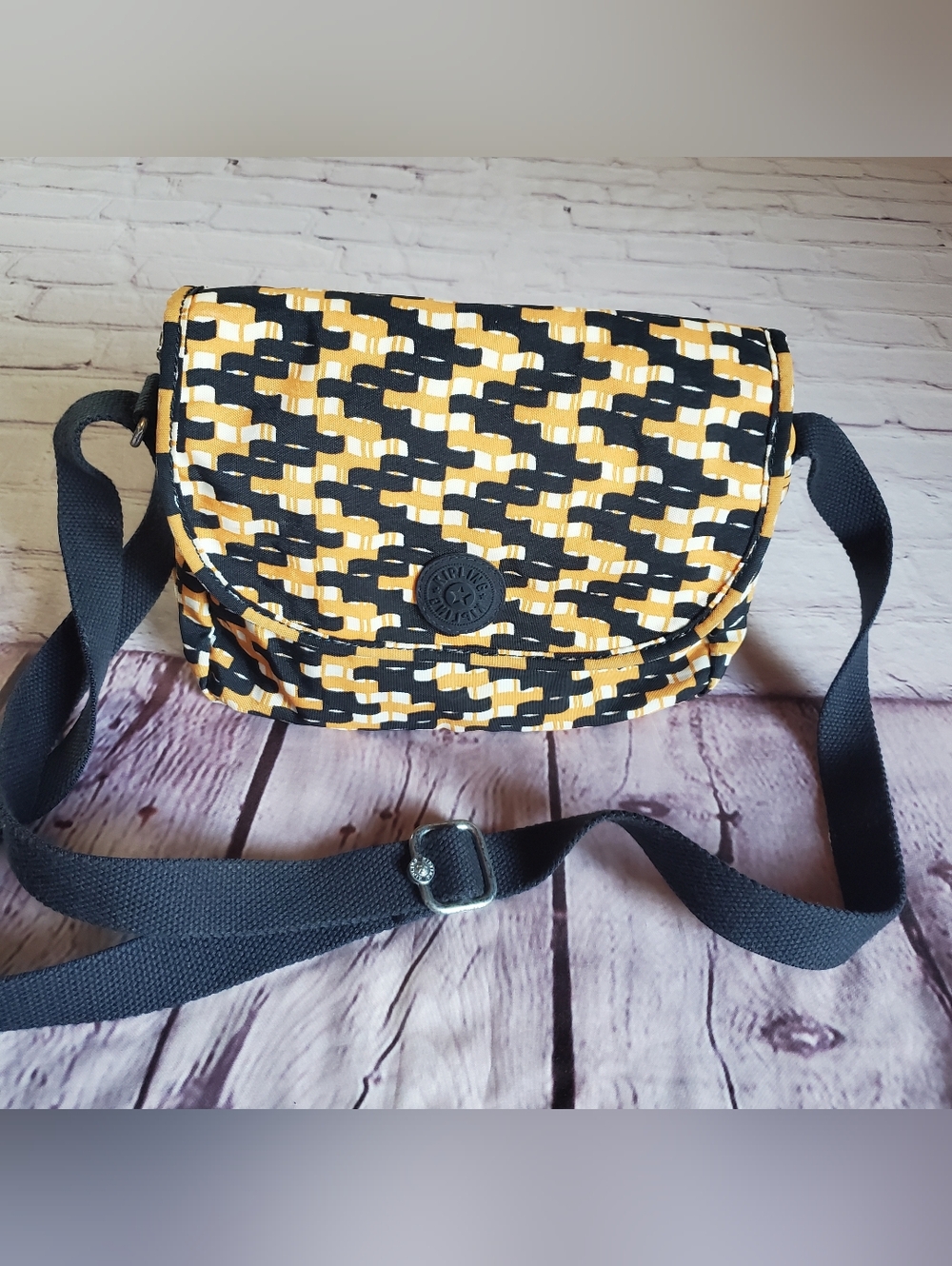 Kipling Cayleen Shoulder Bag Basket Weaver Print Compact Organized Blue Yellow